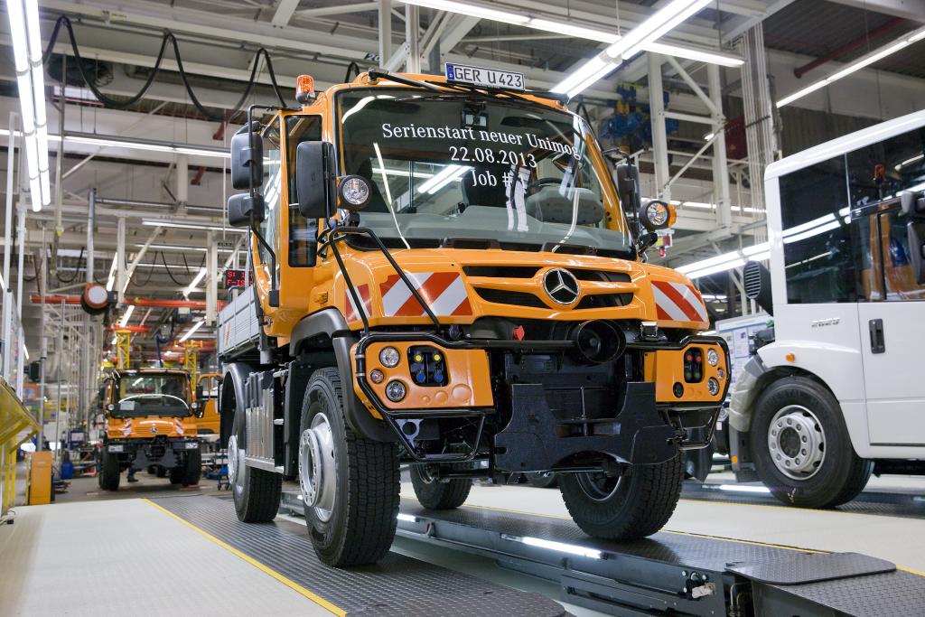 Produktionsstart der neuen Unimog-Geräteträgerbaureihen mit Abgasnorm Euro IV am 22.08.2013.