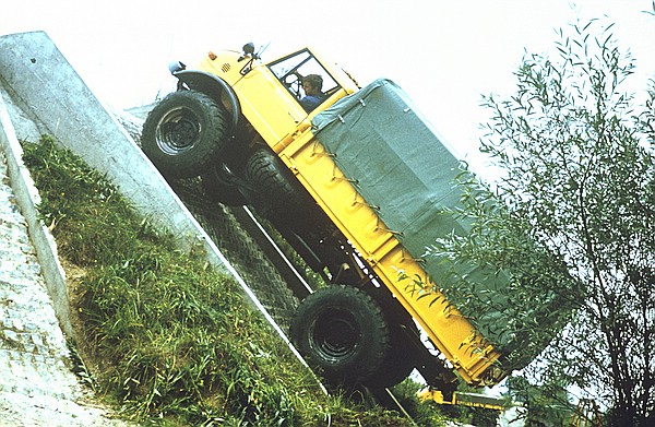 U 1100 L (416.115) beim Befahren der 100%-Steigung.